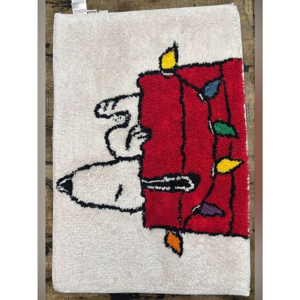 Peanuts Snoopy Christmas Bath Rug Doghouse Lights Holiday Bathroom Mat 30 x 20